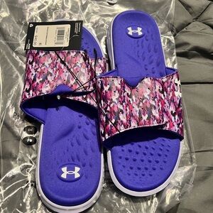 Women’s Under Armour slides NWT never worn